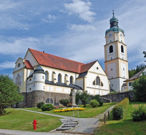 Kirche in Bayerisch Eisenstein © jitkaurb - fotolia.com