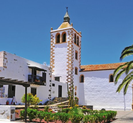 Kirche Saint Mary de Betancuria auf Fuerteventura © nito-shutterstock.com/2013