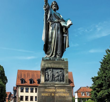 St. Bonifatius-Statue  in Fulda © ines39-fotolia.com