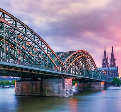 Hohenzollern Brücke mit Blick auf den Kölner Dom © LightVision-fotolia.com
