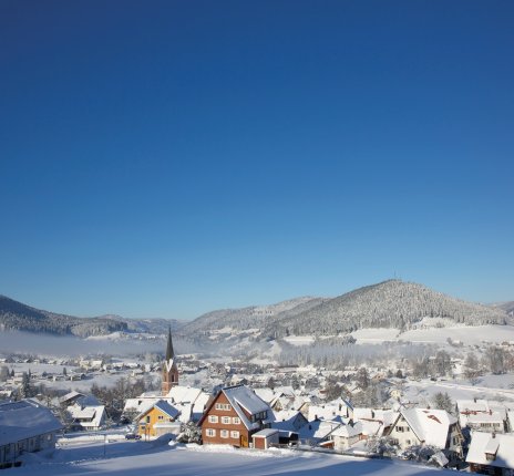 Die schöne Ortsansicht von Baiersbronn im Winter © Ulrike Klumpp