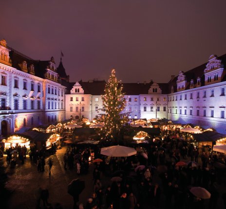 Romantischer Weihnachtsmarkt auf Schloss Thurn und Taxis © Regensburg Tourismus GmbH/Altrofoto