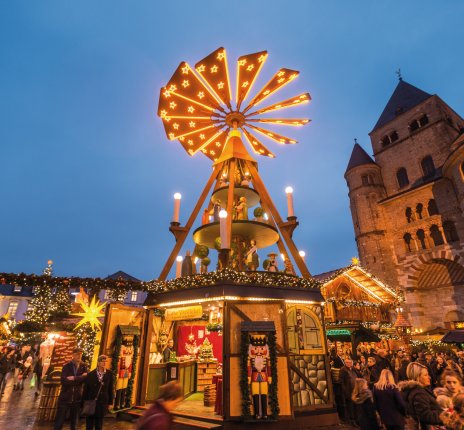 Der Trierer Weihnachtsmarkt bei Nacht © RPT/Dominik Ketz
