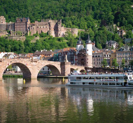 Schifffahrt auf dem Neckar bei Heidelberg © eyetronic - stock.adobe.com