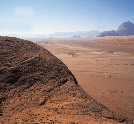 Wüstenlandschaft im Wadi Rum 