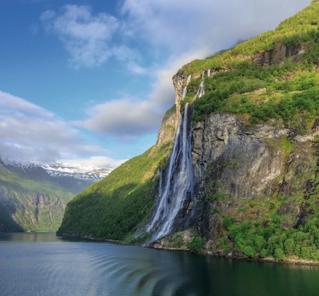 Geirangerfjord mit dem Wasserfall Sieben Schwestern © mmuenzl-fotolia.com