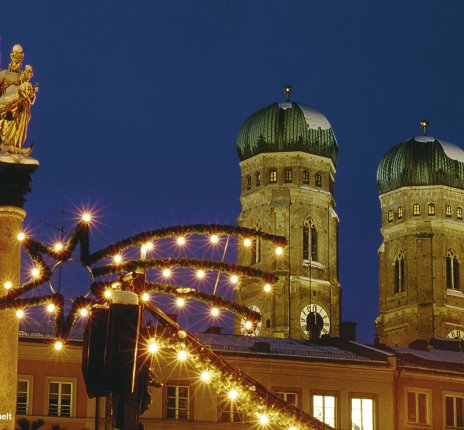 Weihnachtsmarkt und Frauenkirche © FVAMuc/B. Römmelt