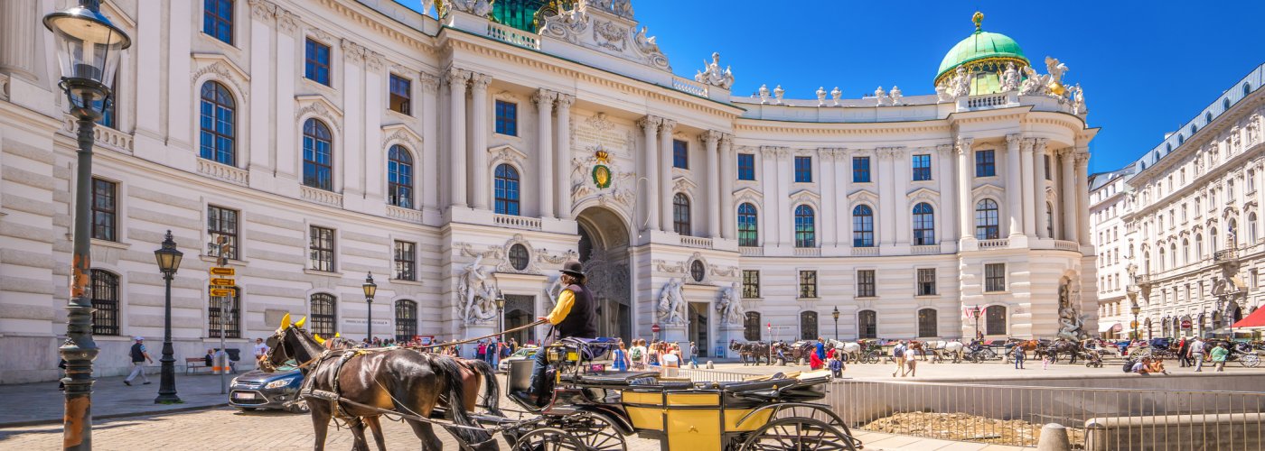 Fiaker vor der Alten Hofburg
