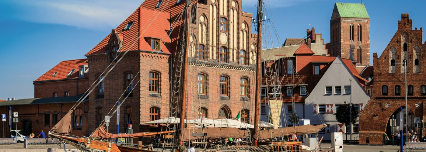 Wismar Hafen mit Altstadt